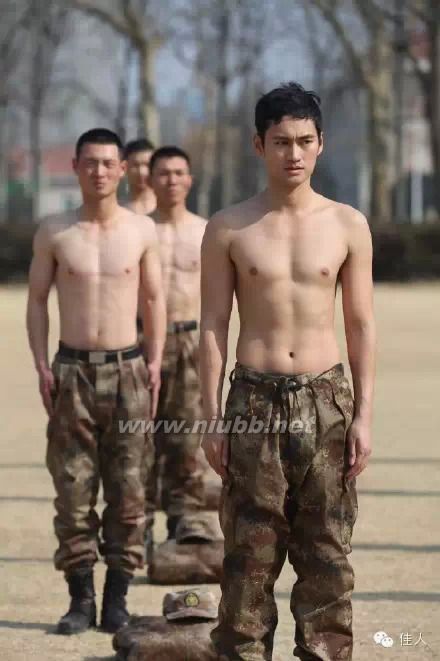 張豐毅快六十歲了，八塊腹肌秒殺90后小鮮肉！_張豐毅 同志